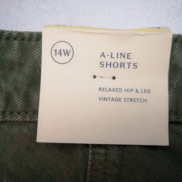 NWT Universal Thread Ladies Size 14W High Rise Midi A-line Green Jean Shorts - Picture 8 of 15